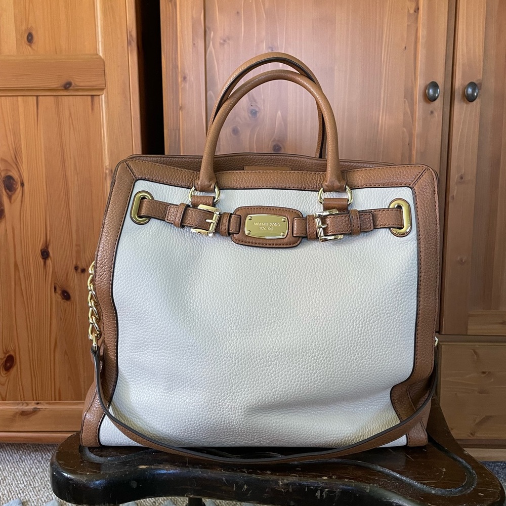 Michael Kors Hamilton Frame Out Large Leather Tote - Color Ecru/Acorn